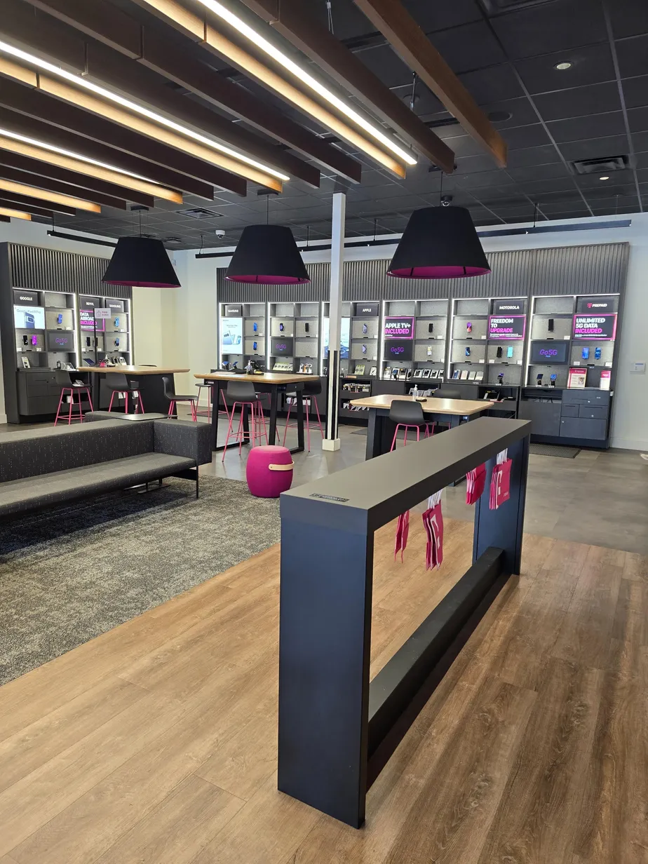  Interior photo of T-Mobile Store at Perimeter Center, Dunwoody, GA 