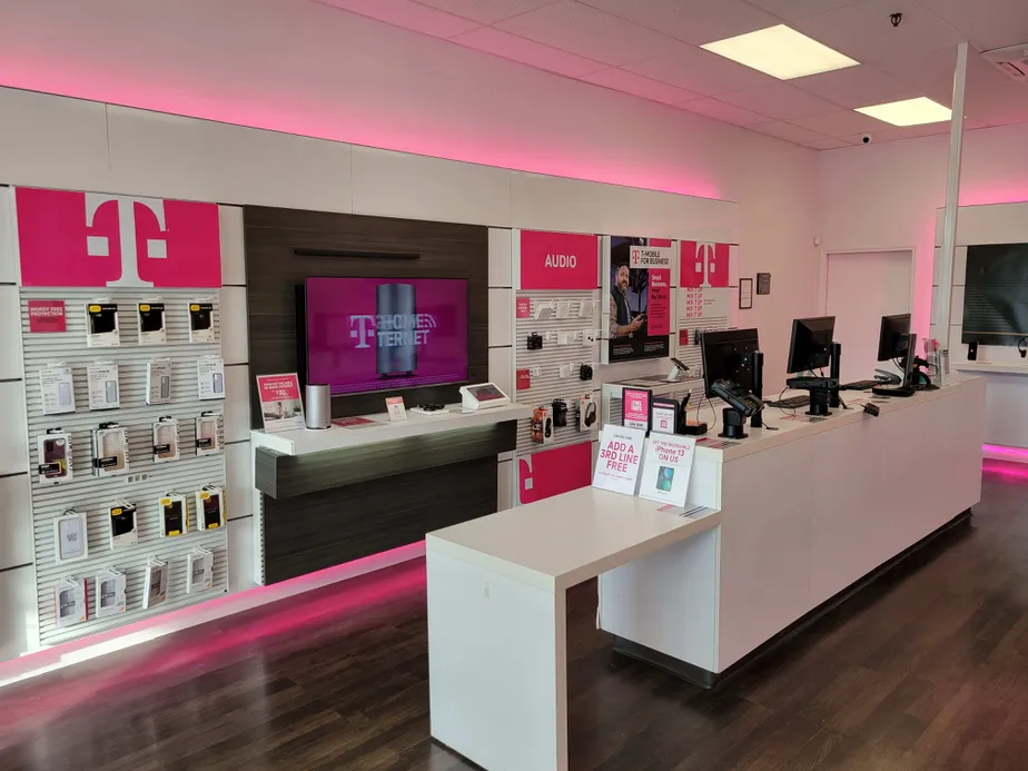 Foto del interior de la tienda T-Mobile en Main St & Cary Ave, Fishkill, NY