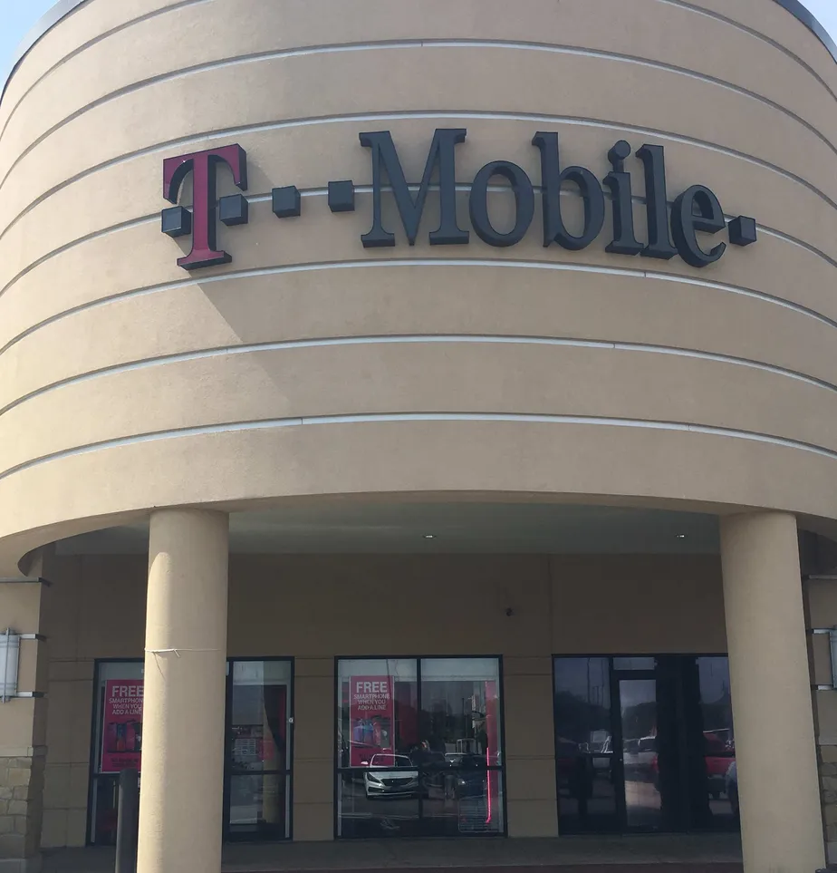  Exterior photo of T-Mobile store at Scott St & Old Spanish Trail, Houston, TX 