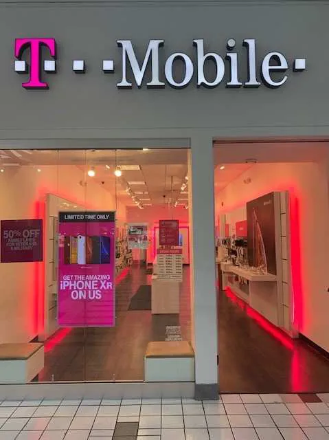 Exterior photo of T-Mobile store at Hudson Mall 3, Jersey City, NJ