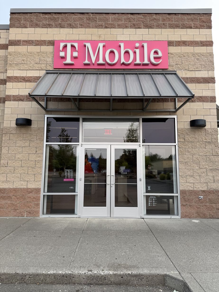 T-Mobile Bakerview & I-5 - 1315 West Bakerview Road 