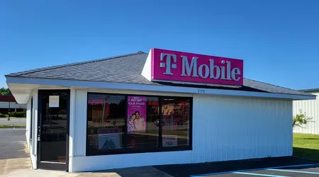  Exterior photo of T-Mobile Store at Armory Plaza, Franklin, VA 