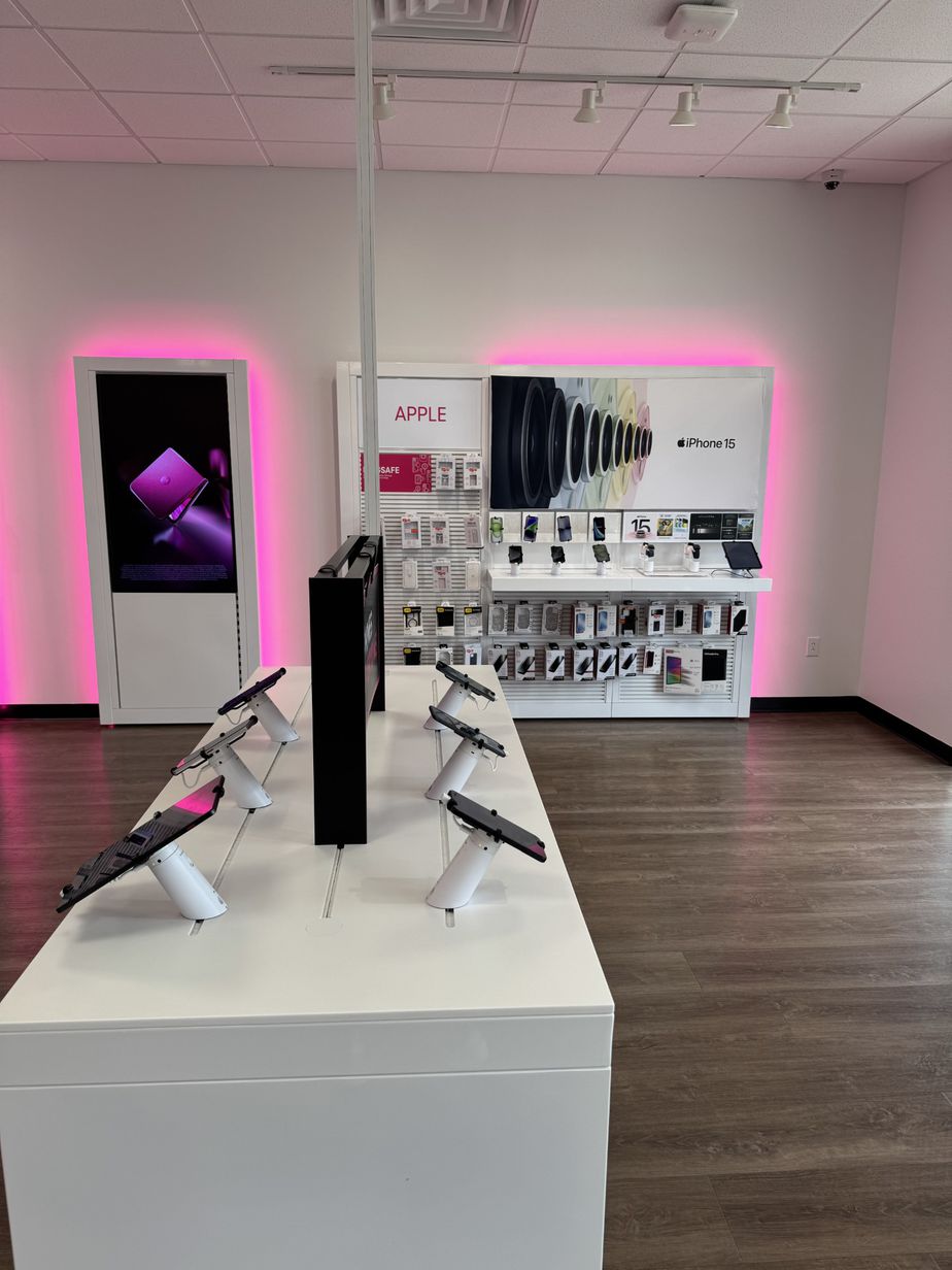 Interior photo of T-Mobile Store at US 45 & 14th Ave N, Columbus, MS