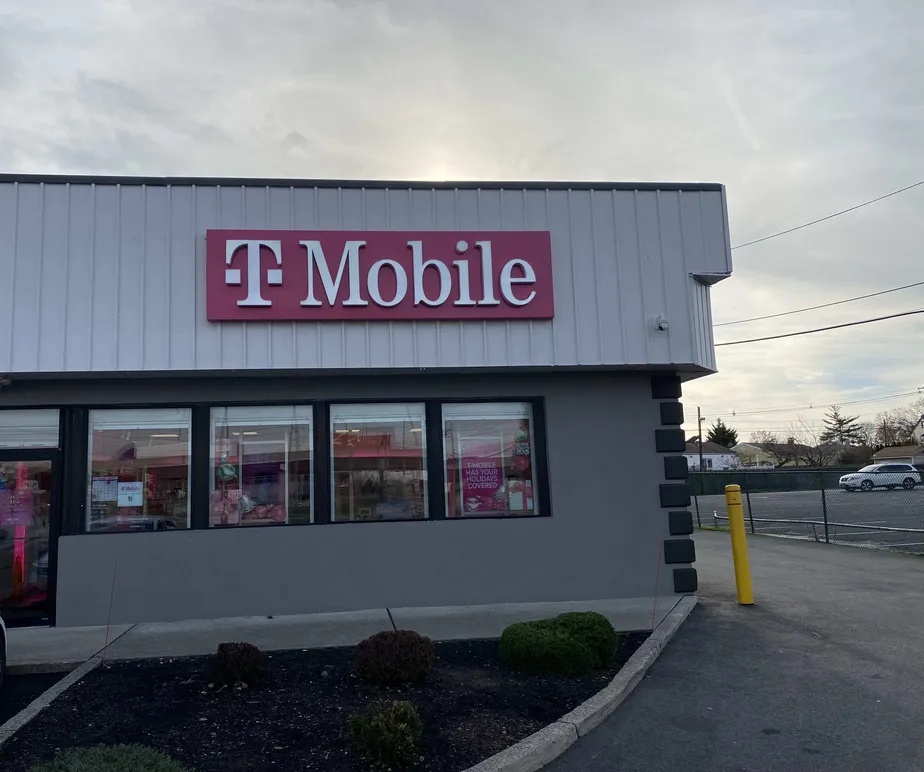 Exterior photo of T-Mobile Store at Roosevelt Ave & Wedgewood Dr, Carteret, NJ
