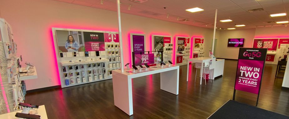 Interior photo of T-Mobile Store at 4th St SW & Technology Pl, Waverly, IA