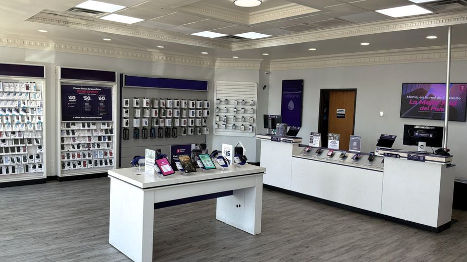 Metro by T-Mobile 2737 8th Ave - 2737 8th Ave 