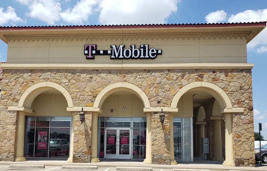 Exterior photo of T-Mobile store at 183 & Green Oaks, Fort Worth, TX