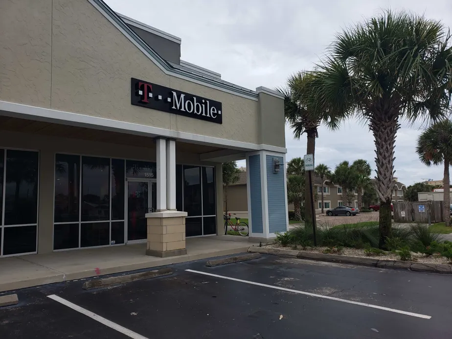 Exterior photo of T-Mobile store at 3rd St N & 14th Ave N, Jacksonville, FL