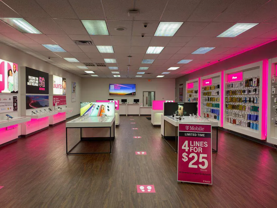 Interior photo of T-Mobile Store at Fayetteville Rd & Sandstone Dr, Van Buren, AR