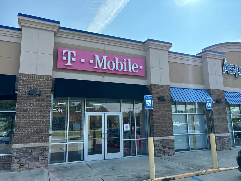  Exterior photo of T-Mobile Store at 280 Bypass, Phenix City, AL 