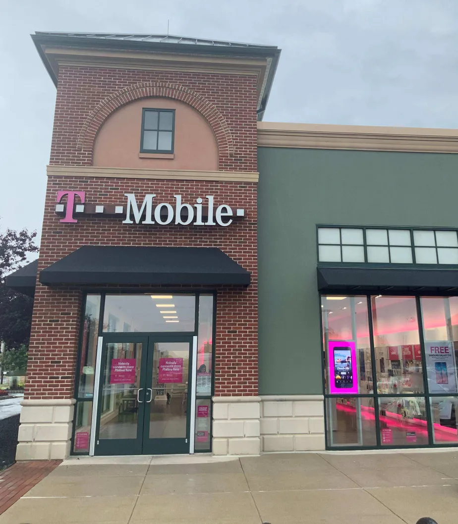 Exterior photo of T-Mobile Store at Rt 70 & Haddonfield, Cherry Hill, NJ