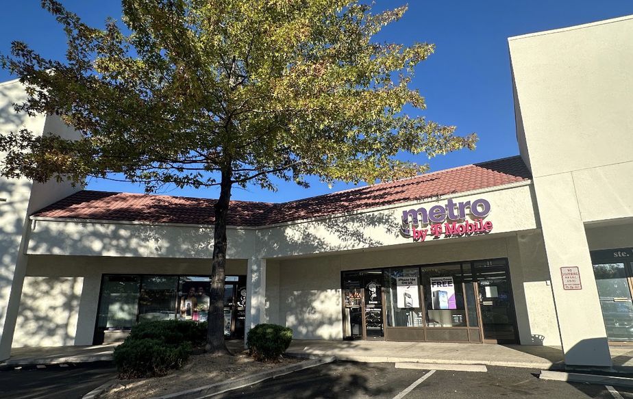 Metro by T-Mobile 2900 Clear Acre Ln - 2900 Clear Acre Ln