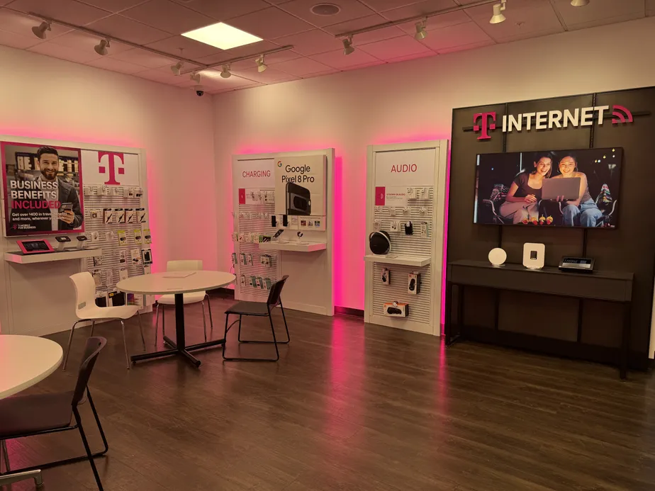  Interior photo of T-Mobile Store at Salem Tnpk & New London Tnpk, Norwich, CT 