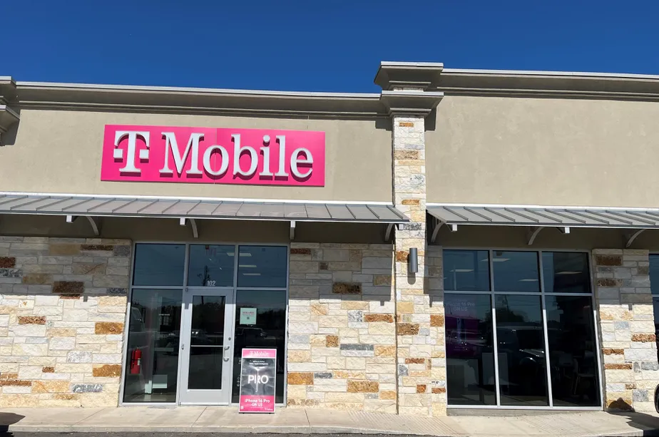  Exterior photo of T-Mobile Store at Oaklawn & Winship, Pleasanton, TX 