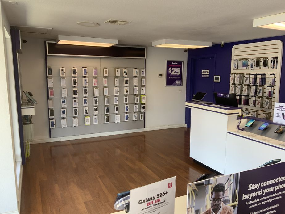 Metro by T-Mobile 3771 Commercial St SE - 3771 Commercial St SE