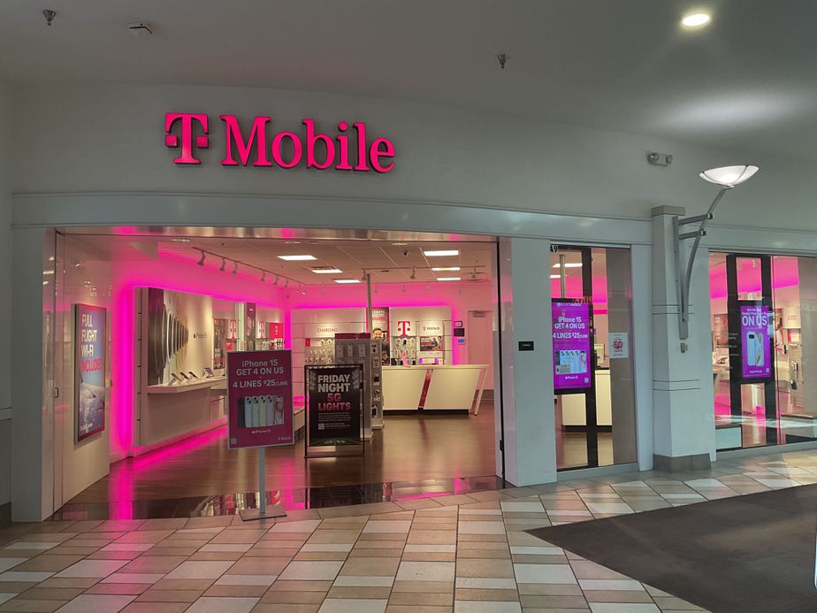 Exterior photo of T-Mobile Store at Mt Shasta Mall, Redding, CA
