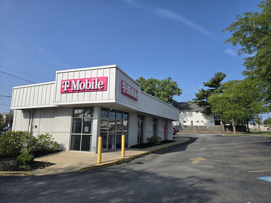 Exterior photo of T-Mobile Store at Brookpark & Ridge, Parma, OH