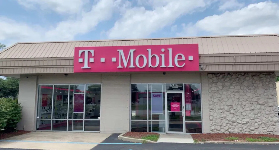 Exterior photo of T-Mobile store at Dix Hwy & Cleveland Ave, Lincoln Park, MI