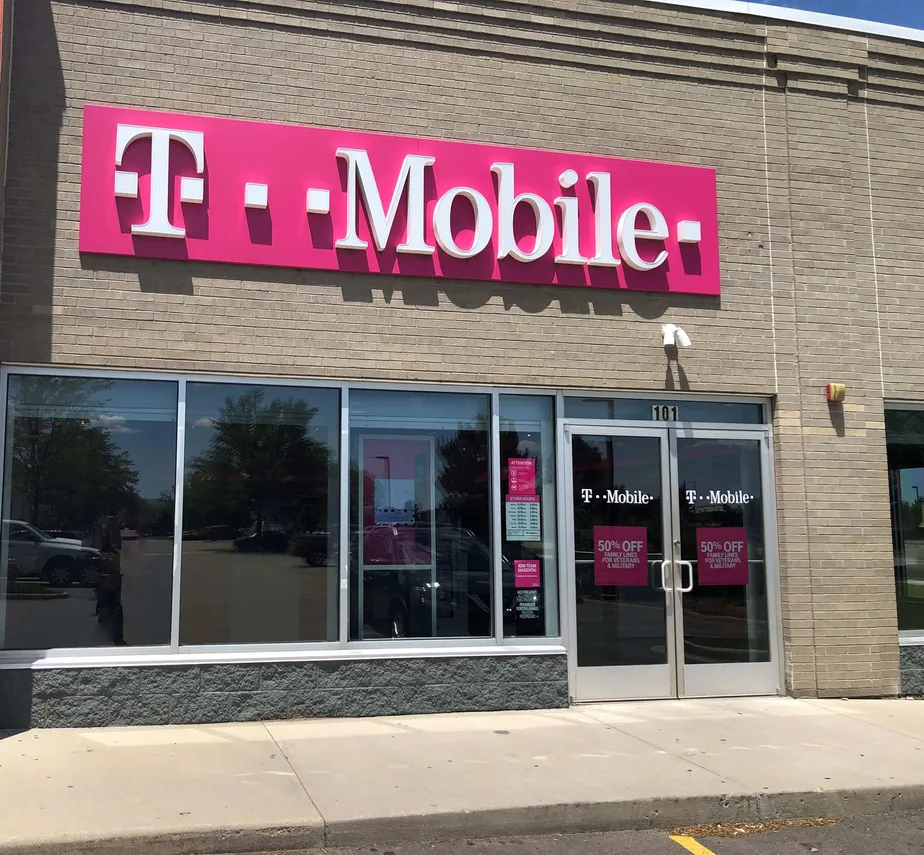 Exterior photo of T-Mobile store at Wadsworth & Crestline, Littleton, CO