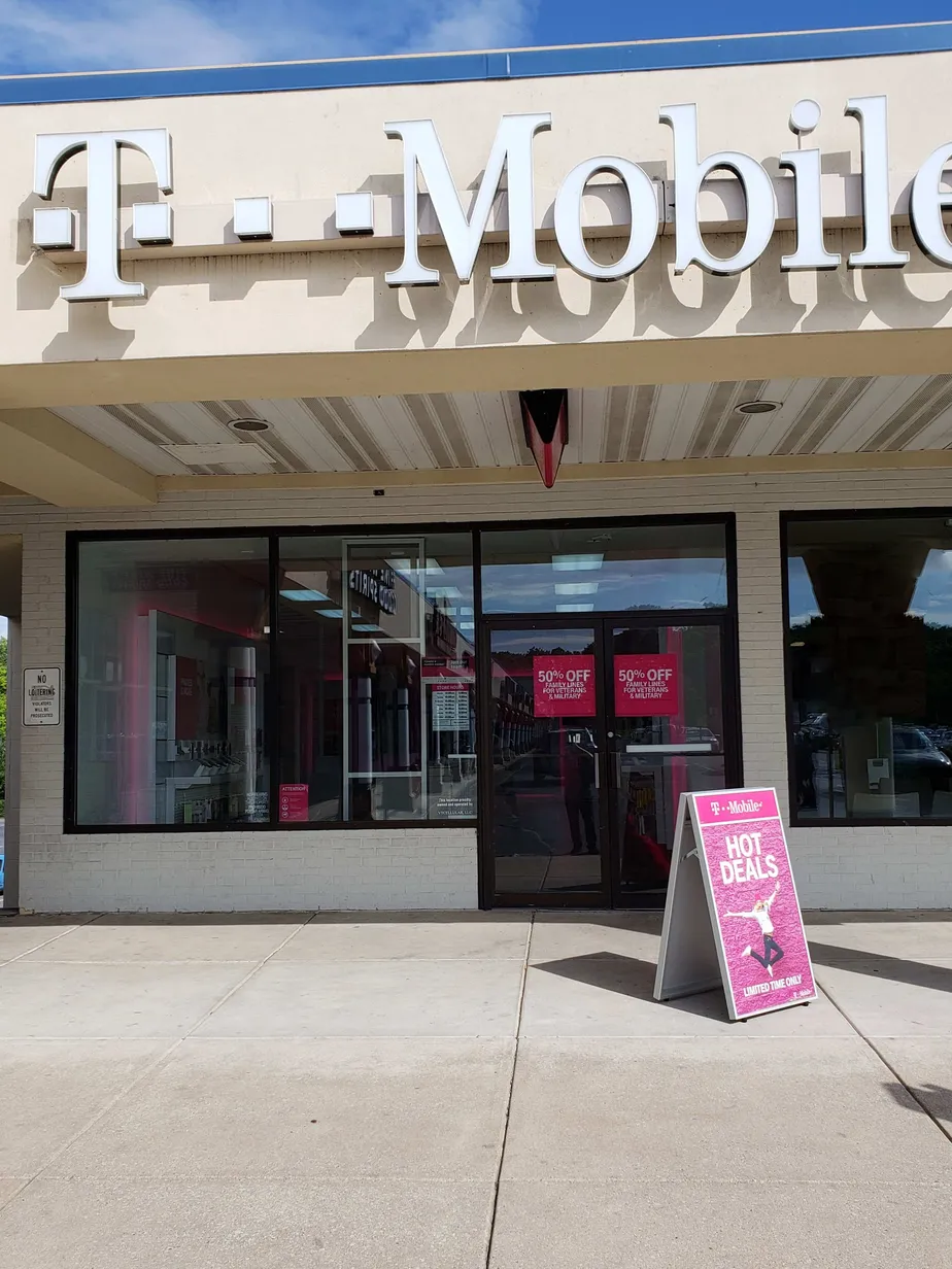Exterior photo of T-Mobile store at Millersville Pike & Hershey Ave, Lancaster, PA