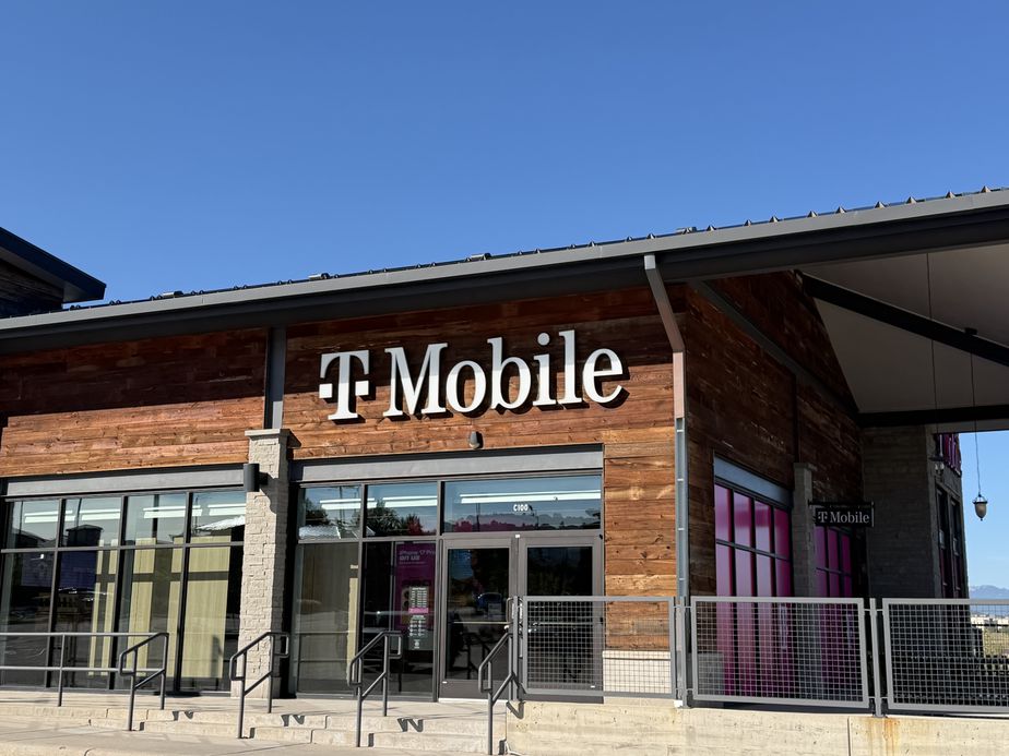 T-Mobile Founders Pkwy and New Memphis - 832 New Memphis Court 