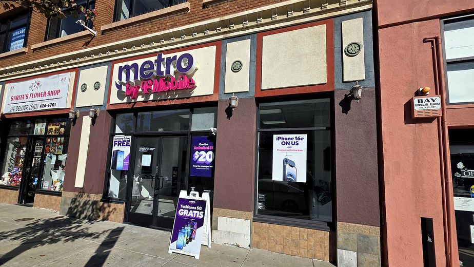 Metro by T-Mobile 1021 Macdonald Ave - 1021 Macdonald Ave 