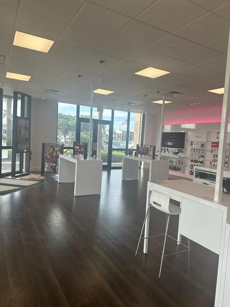  Interior photo of T-Mobile Store at S Tamiami Trl & Andrea Ln, Fort Myers, FL 