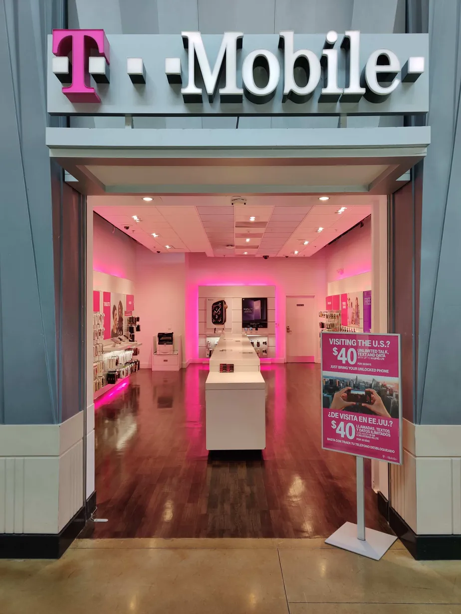 Exterior photo of T-Mobile store at Dolphin Mall, Miami, FL