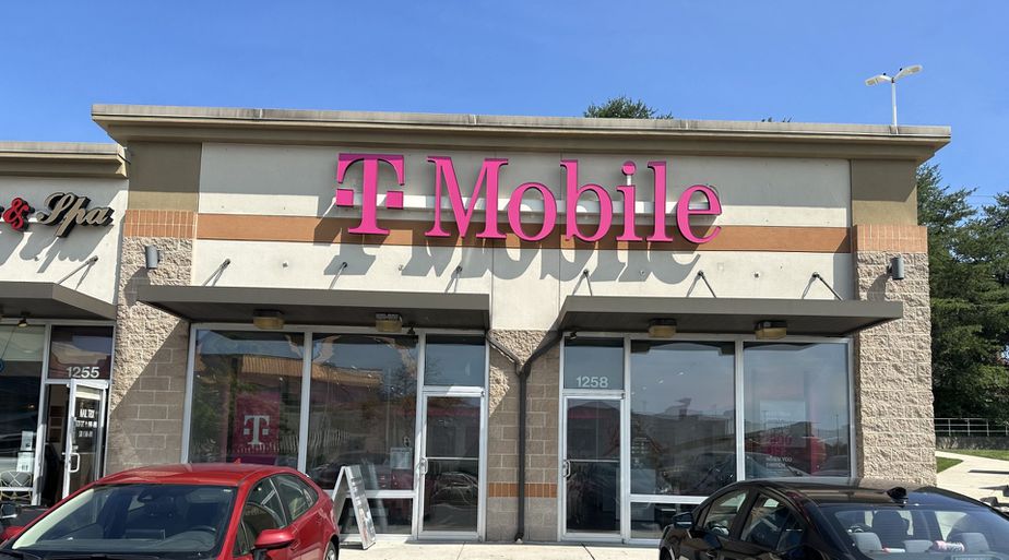 Exterior photo of T-Mobile Store at Towson Place, Towson, MD