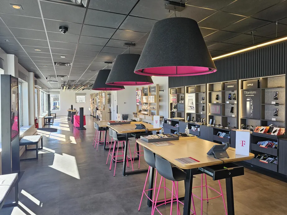  Interior photo of T-Mobile Store at Boston Post Rd & Hommocks Rd, Larchmont, NY 