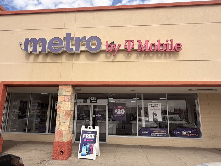 Metro by T-Mobile 9128 Dyer St - 9128 Dyer St 