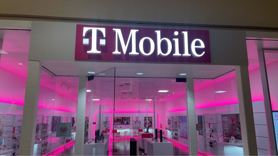 Exterior photo of T-Mobile Store at Northpark Mall, Joplin, MO
