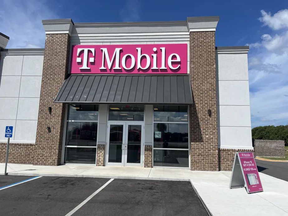  Exterior photo of T-Mobile Store at Hwy 59 & CR 48, Robertsdale, AL 