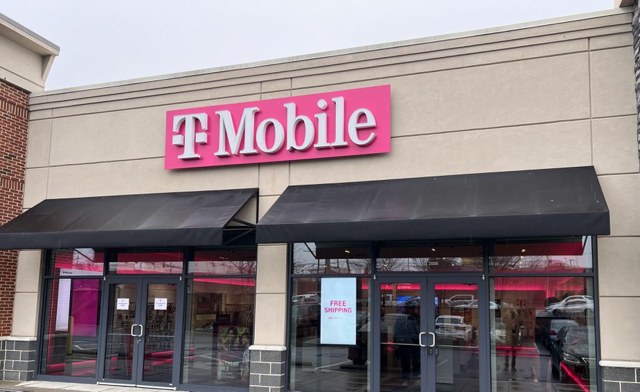 Exterior photo of T-Mobile Store at Ritchie Station, Capitol Heights, MD