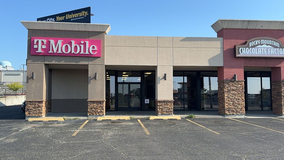 Exterior photo of T-Mobile Store at Frederick Ave & N Belt Hwy, Saint Joseph, MO