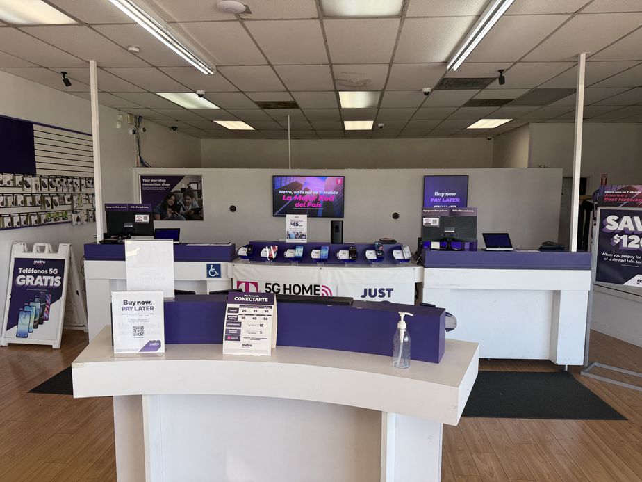 Metro by T-Mobile 6361 S Alameda St - 6361 S Alameda St 
