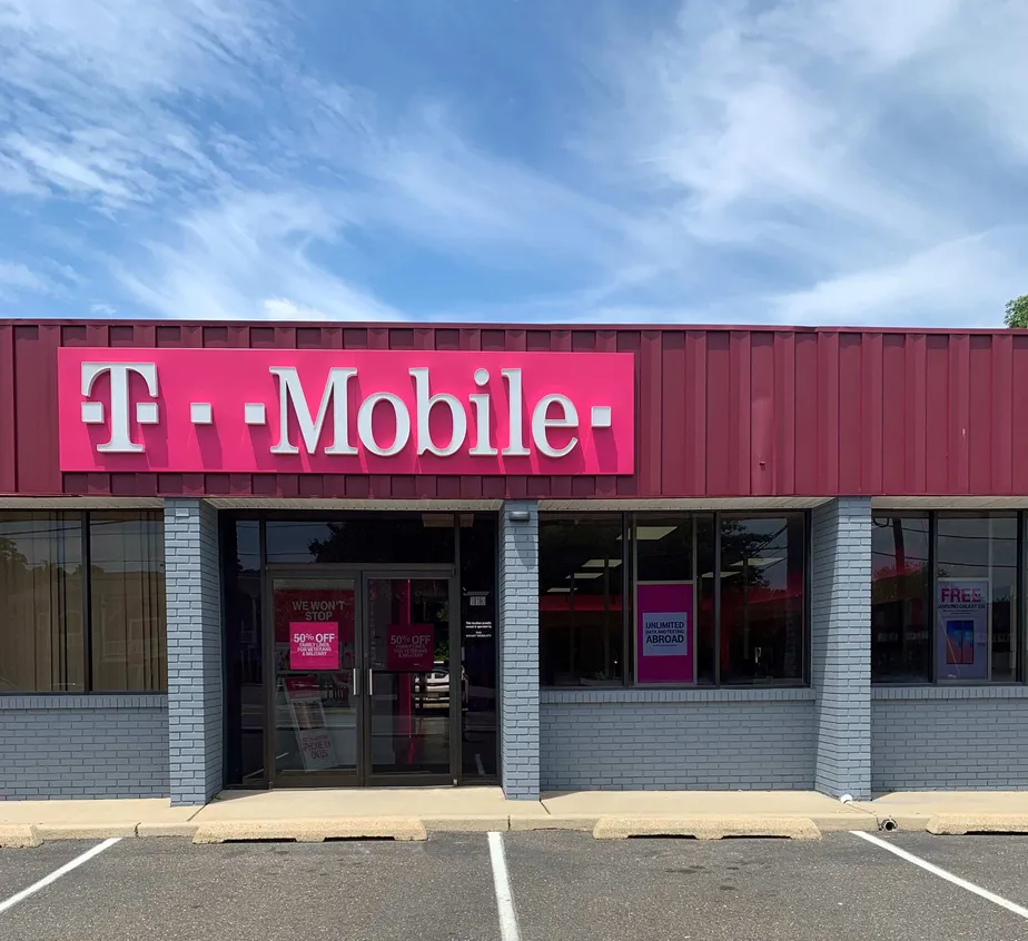 Exterior photo of T-Mobile Store at US 9 & Murray Grove Ln, Lanoka Harbor, NJ