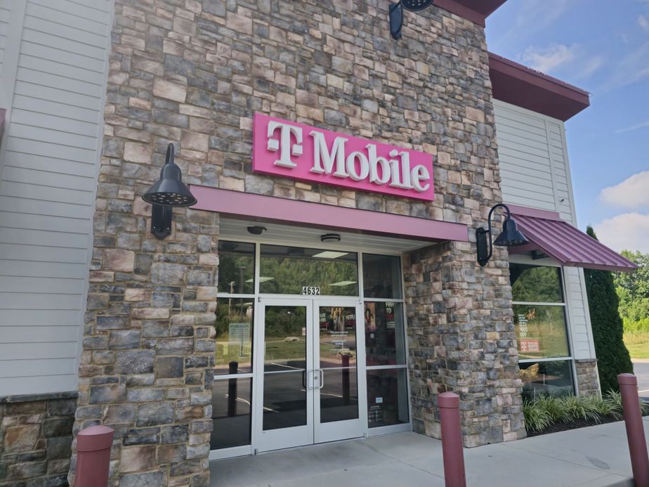 Exterior photo of T-Mobile Store at Charlie Haun Dr & Washington Pike, Knoxville, TN