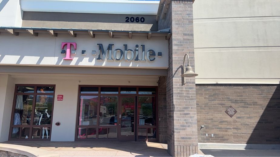 Exterior photo of T-Mobile Store at Baseline & 24th St, Phoenix, AZ