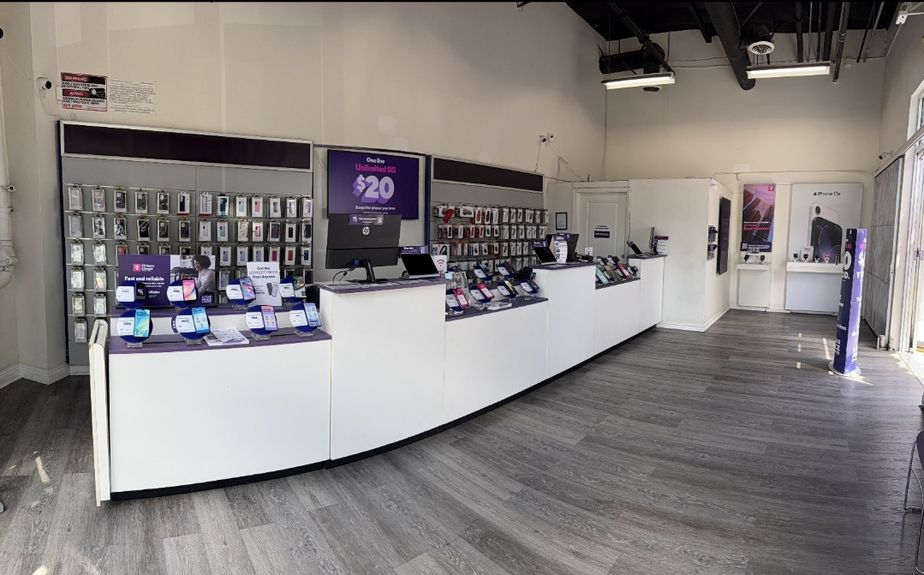 Metro by T-Mobile 226 W Alma Ave - 226 W Alma Ave 
