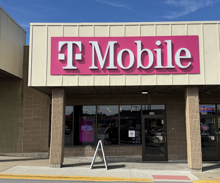 Exterior photo of T-Mobile Store at Genesee & Main, Oneida, NY