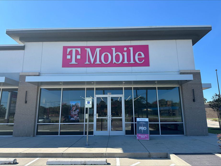 Exterior photo of T-Mobile Store at Hwy 146 & N Main St, Liberty, TX
