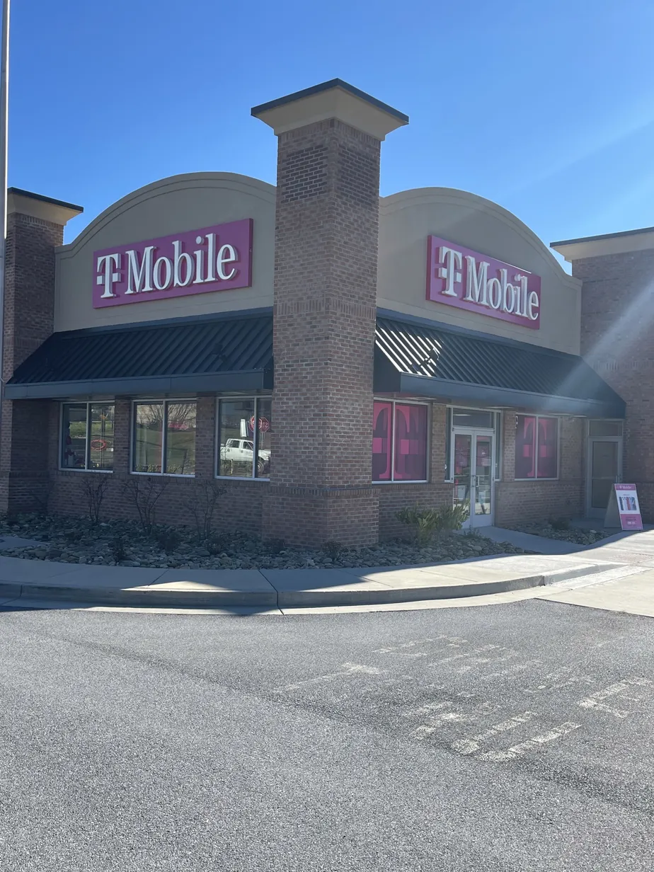  Exterior photo of T-Mobile Store at N Main St & Johnston Rd, Marion, VA 