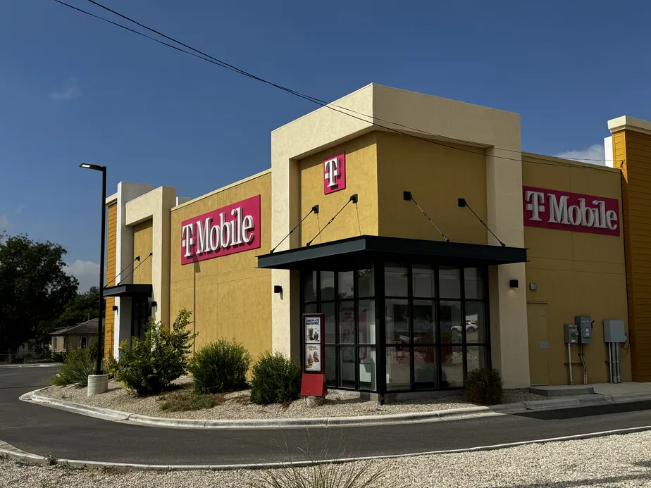  Exterior photo of T-Mobile Store at Pierce & Thomas, Carlsbad, NM 