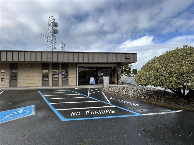  Eureka 8120 Store Front .jpg 