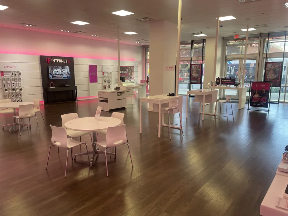  Interior photo of T-Mobile Store at Peachtree & 6th, Atlanta, GA 