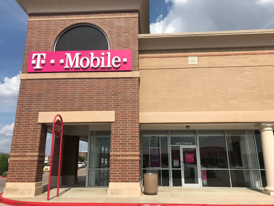Exterior photo of T-Mobile store at Eldridge & Westheimer, Houston, TX