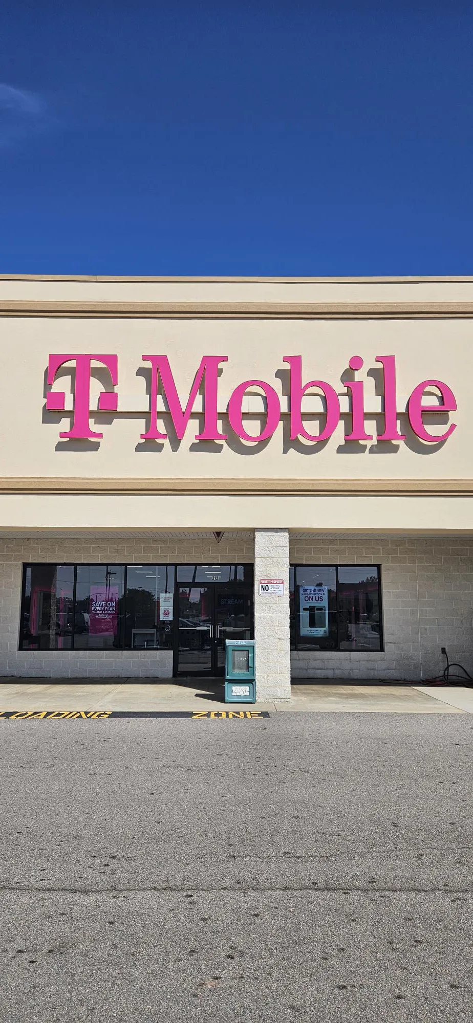  Exterior photo of T-Mobile Store at Cloverleaf Dr & Market Dr, Emporia, VA 