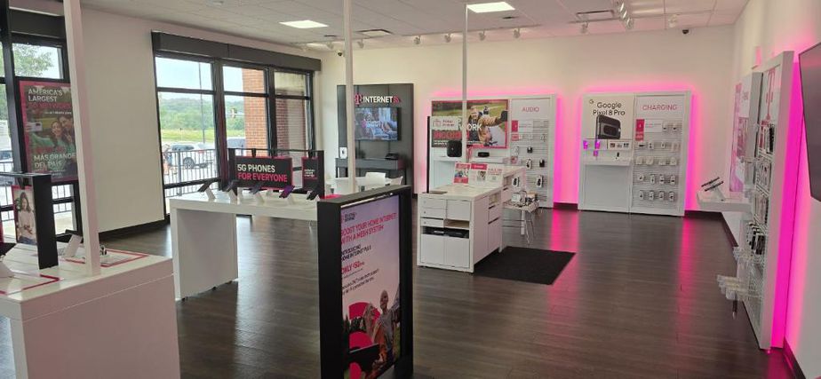 Interior photo of T-Mobile Store at BRdway Bluffs Dr & Trimble Rd, Columbia, MO