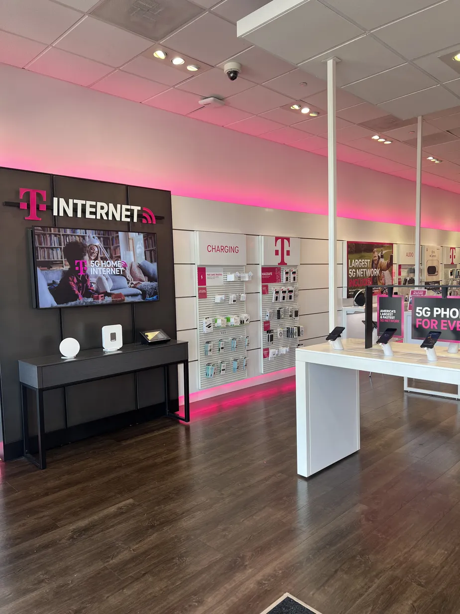  Interior photo of T-Mobile Store at Crosspoint Shopping Central, Hagerstown, MD 